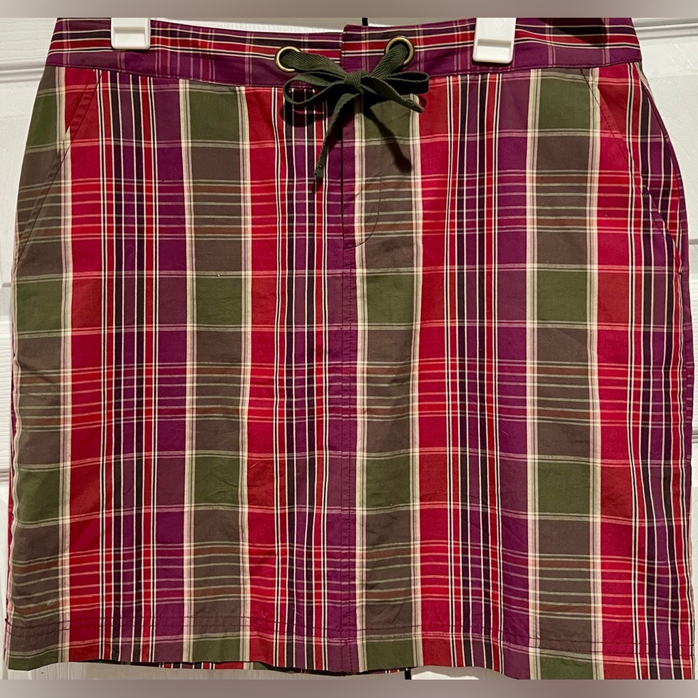 Authentic Chaps Women’s spring cotton plaid skirt. Gently worn. Size 10.